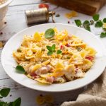 Hladna salata s tjesteninom i ukusnim umakom